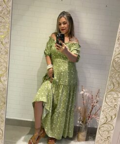 vestido verde detalhado em branco